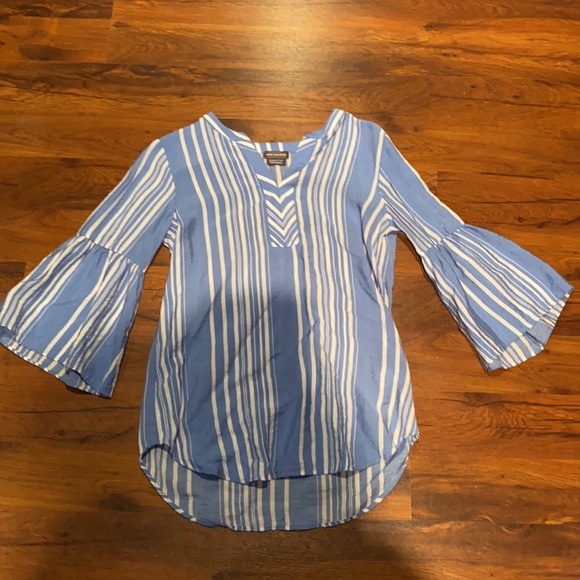 Beautiful blue striped butterfly sleeve blouse - Picture 4 of 6